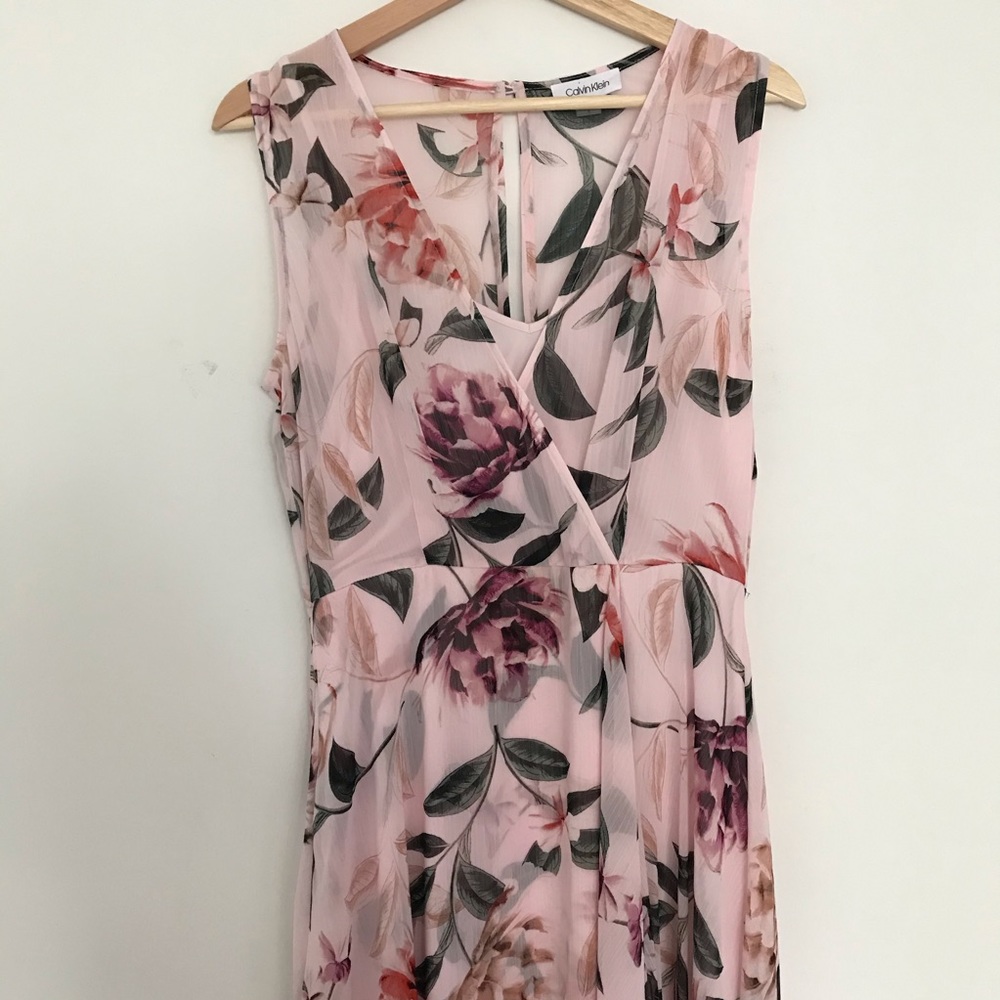 Calvin Klein Floral Chiffon V-neck Dress - Picture 6 of 16